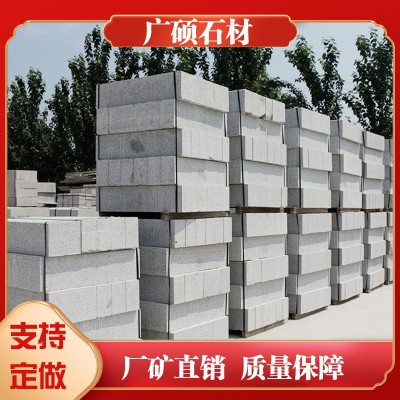芝麻灰路沿石花岗岩五莲灰路牙石工程道路安装直角路侧石路牙石图2