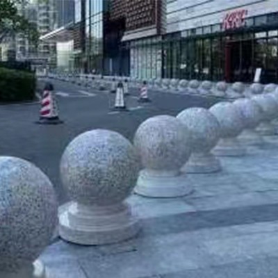 花岗岩彩色石球 发光圆形挡路障石球 芝麻白挡车球石柱路障石图2