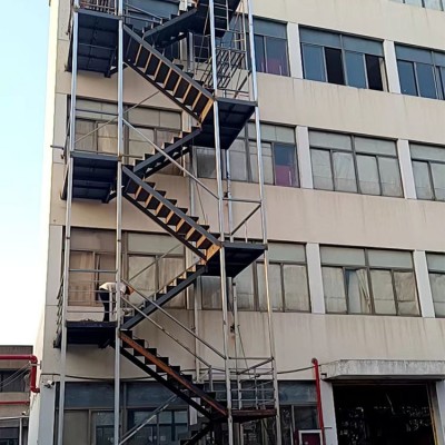 定制户外铁楼梯屋顶铁艺弧形楼梯旋转楼梯钢构消防楼梯L型梯加工图2