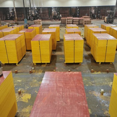 广西建筑模板批发 工地专用胶合板厂家 防水胶合板红板整车发货图2