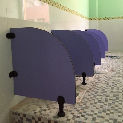 幼儿园厕所挡板 卫生间小便器隔断挡板 彩色防潮板儿童卫生间图4