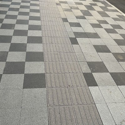 300*300全瓷盲道砖地铁高铁站台止步砖人行横道地砖瓷砖厂家直供图4