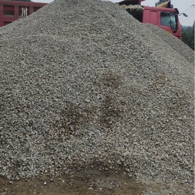 厂家直供成都眉山普通石子工程园林铺路灰色小石子批发
