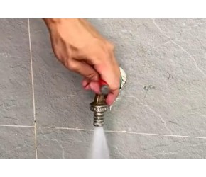 水龙头漏水怎么维修呢？小伙仅用水管配件制作了一个新的水龙头