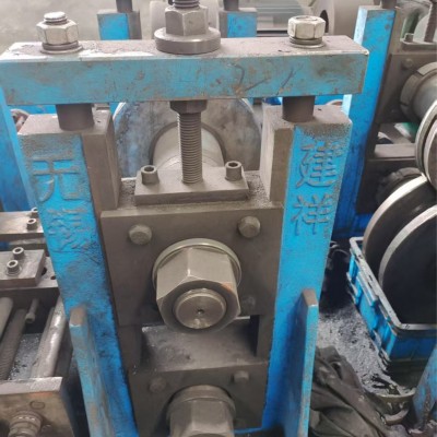 天津光伏支架抗震支架锌铝镁墙面屋面檩条热镀锌太阳能车棚支架图3