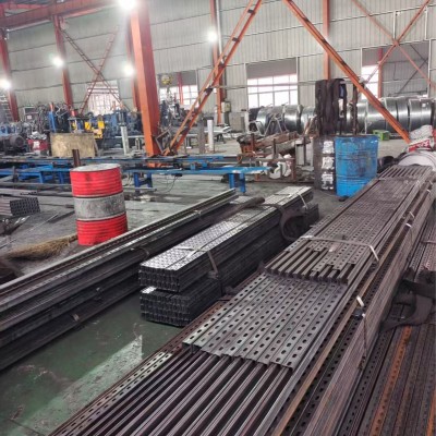 天津光伏支架抗震支架锌铝镁墙面屋面檩条热镀锌太阳能车棚支架图2